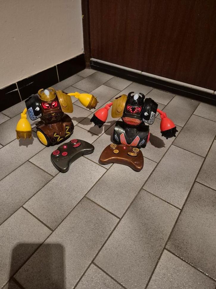 Robo kombat duo set, Kinderen en Baby's, Speelgoed | Actiefiguren, Zo goed als nieuw, Ophalen