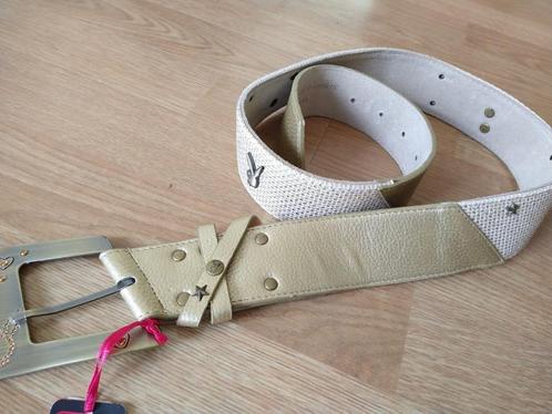 Nieuwe goudkleurige riem van Playboy, Kleding | Dames, Riemen en Ceinturen, Ophalen of Verzenden