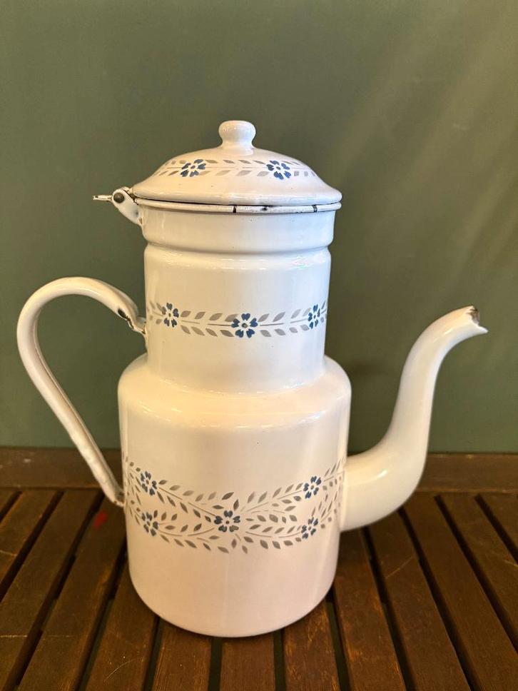 Cafetière en émail blanc avec filtre et impression., Antiquités & Art, Antiquités | Email, Enlèvement ou Envoi