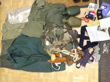 Lot militaria allerlei beschikbaar voor biedingen
