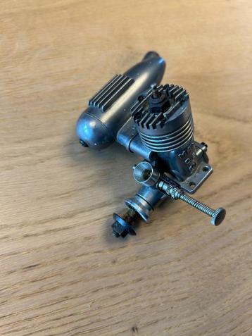 O.S. max 10 rc model motor 1,6 cc + demper vintage OS beschikbaar voor biedingen