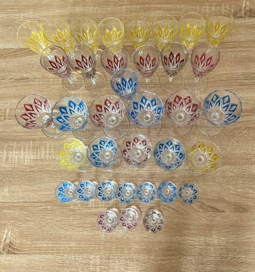 Lot de 36 verres Arlequin VMC, Antiek en Kunst, Antiek | Glaswerk en Kristal