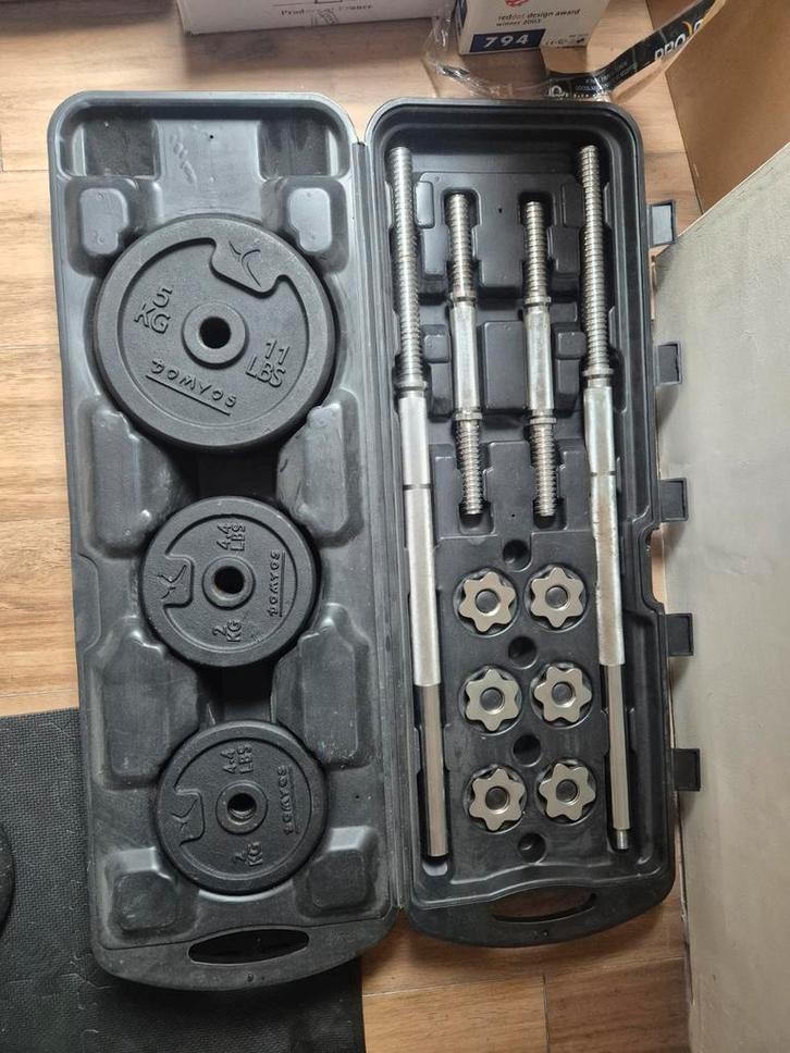 Halterset van Domyos koffer met 34kg aan gewichten, Sport en Fitness, Fitnessmaterialen, Zo goed als nieuw, Halterset, Armen, Benen