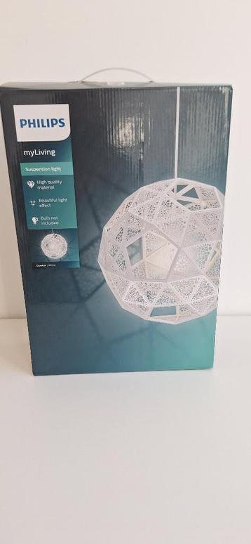 Witte hanglamp beschikbaar voor biedingen