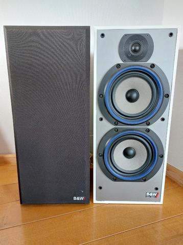 B&W speakers DM220i (prof wit gespoten)  ( goede staat ) beschikbaar voor biedingen