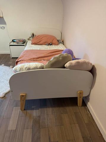 Eenpersoonsbed met lattenbodem beschikbaar voor biedingen
