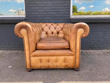 Antieke Chesterfield club fauteuil cognac  beschikbaar voor biedingen