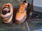 Nike Air Max 1 “King’s Day” EU 45, Kleding | Heren, Schoenen, Bruin, Nike, Nieuw, Ophalen of Verzenden