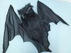 halloween grote vleermuis met pluimen ongeveer 40 cm nieuw, Hobby en Vrije tijd, Versiering, Ophalen of Verzenden, Zo goed als nieuw