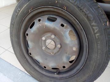 Autoband + velg beschikbaar voor biedingen