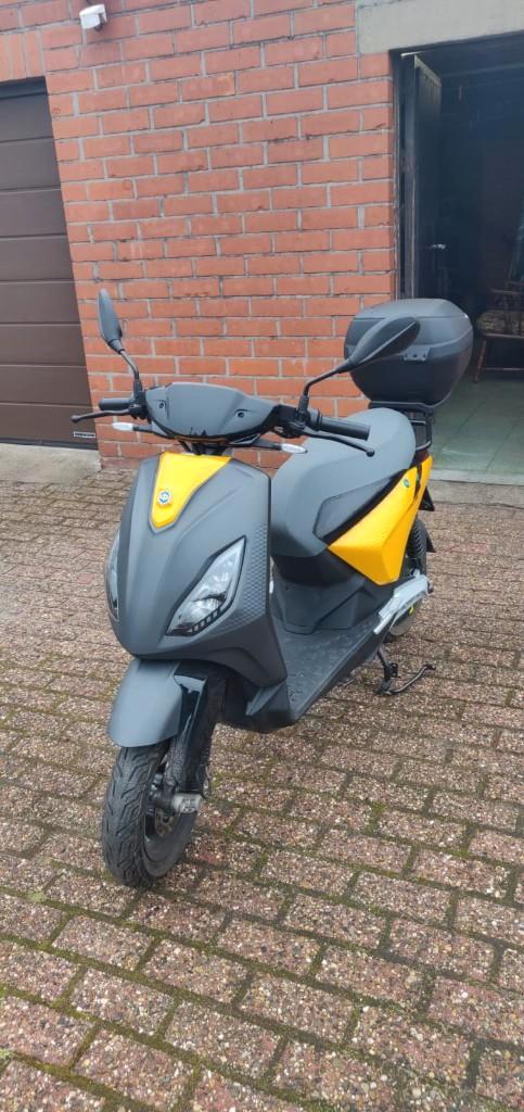 Trottinette électrique Piaggio — 1 579 km, Vélos & Vélomoteurs, Scooters | Piaggio, Comme neuf, Autres modèles, Classe B (45 km/h)