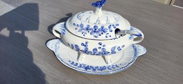 Soepterrine met pollepel in heel goede staat Kleur:blauw beschikbaar voor biedingen