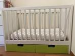 Lit bébé IKEA avec 2 tiroirs, Matelas, Moins de 70 cm, Comme neuf, Enlèvement