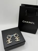 Elegante cc oorbellen, Handtassen en Accessoires, Ophalen of Verzenden, Nieuw, Overige materialen