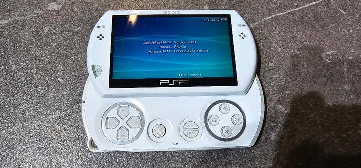 PSP go blanche 7210, Consoles de jeu & Jeux vidéo, Consoles de jeu | Sony PSP, Utilisé, PSP, Enlèvement ou Envoi