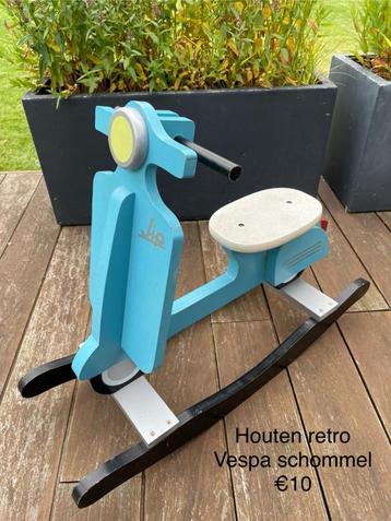 Houten retro vespa schommel beschikbaar voor biedingen