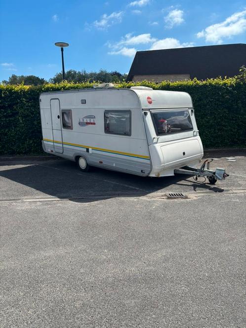 Bustner caravan alles erop en eraan, Caravans en Kamperen, Caravans, Bedrijf, Vast bed, Disselslot, Douche, Gascomfoor, Hordeur