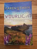 Boek Het wilde eiland deel 2 Vuurlicht, Gelezen, Karen Swan, Ophalen of Verzenden, België