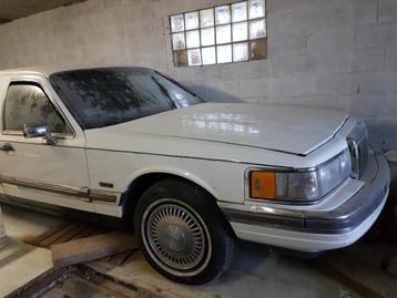 limousine lincoln town car