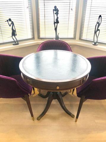 Engelse tafel met ingelegd leder beschikbaar voor biedingen