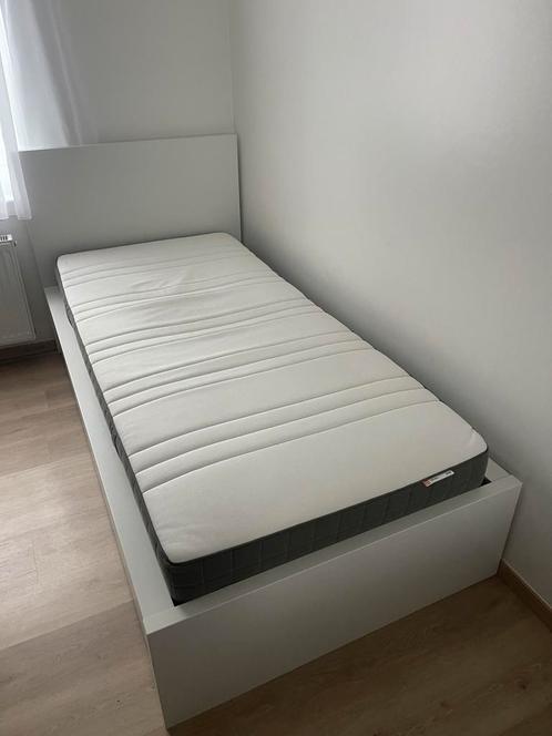 Bedbox te koop Brussel, Huis en Inrichting, Slaapkamer | Boxsprings, Zo goed als nieuw, Eenpersoons, Wit, Ophalen