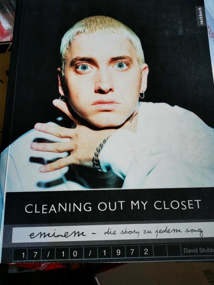 Eminem - cleaning out my closet MTV 2004 book, Verzamelen, Muziek, Artiesten en Beroemdheden, Zo goed als nieuw, Boek, Tijdschrift of Artikel