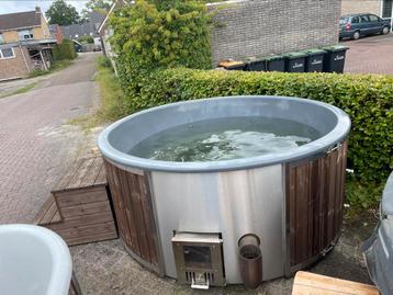Tweedehandse - gebruikte LUXE hottubs - €6630 nieuw->€3495 beschikbaar voor biedingen