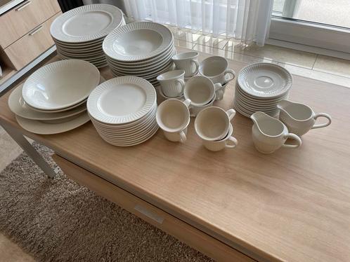 Nieuw Wit Servies en koffieservies  12 pers, Huis en Inrichting, Keuken | Servies, Nieuw, Bord(en), Ophalen