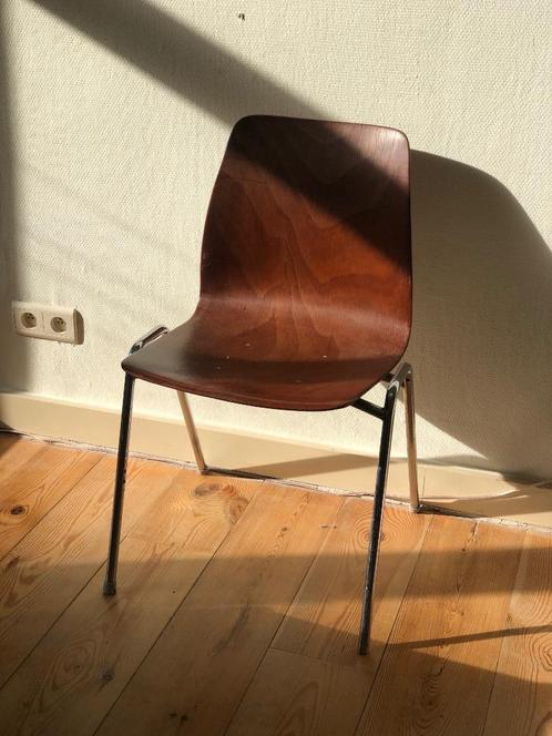 2 vintage stapelbare stoelen, Pagholz, West-Duitsland, Huis en Inrichting, Stoelen, Zo goed als nieuw, Twee, Hout, Metaal, Bruin