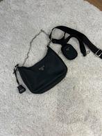 Prada schoudertas met riem, Handtassen en Accessoires, Tassen | Schoudertassen, Ophalen, Zo goed als nieuw