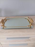 Plateau ancien avec miroir, Enlèvement