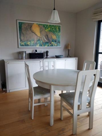 table ronde en bois peint + 4 chaises, Enlèvement