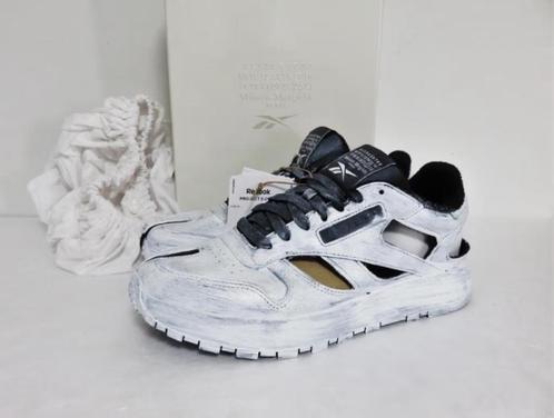 Maison Margiela X Reebok Tabi Sneakers, Kleding | Heren, Schoenen, Nieuw, Sneakers, Wit, Ophalen of Verzenden