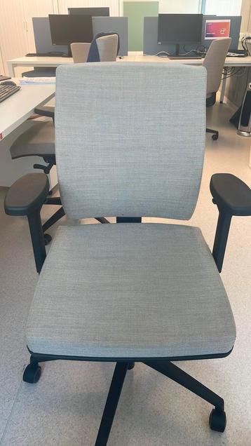 Ergonomische SMART bureaustoel beschikbaar voor biedingen