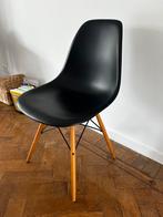 Eames DSW black chair origineel!, Huis en Inrichting, Ophalen of Verzenden, Zo goed als nieuw, Eén, Zwart