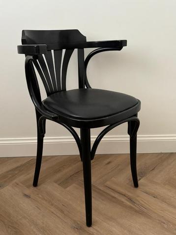 Set van 4 zwarte Thonet-stijl stoelen met leren zitting beschikbaar voor biedingen