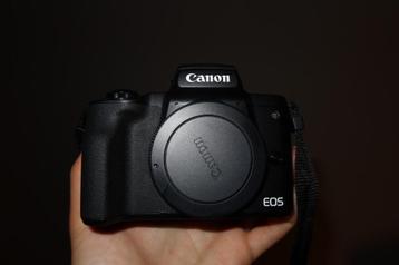 Canon EOS M50 + 15-45mm lens + tas beschikbaar voor biedingen