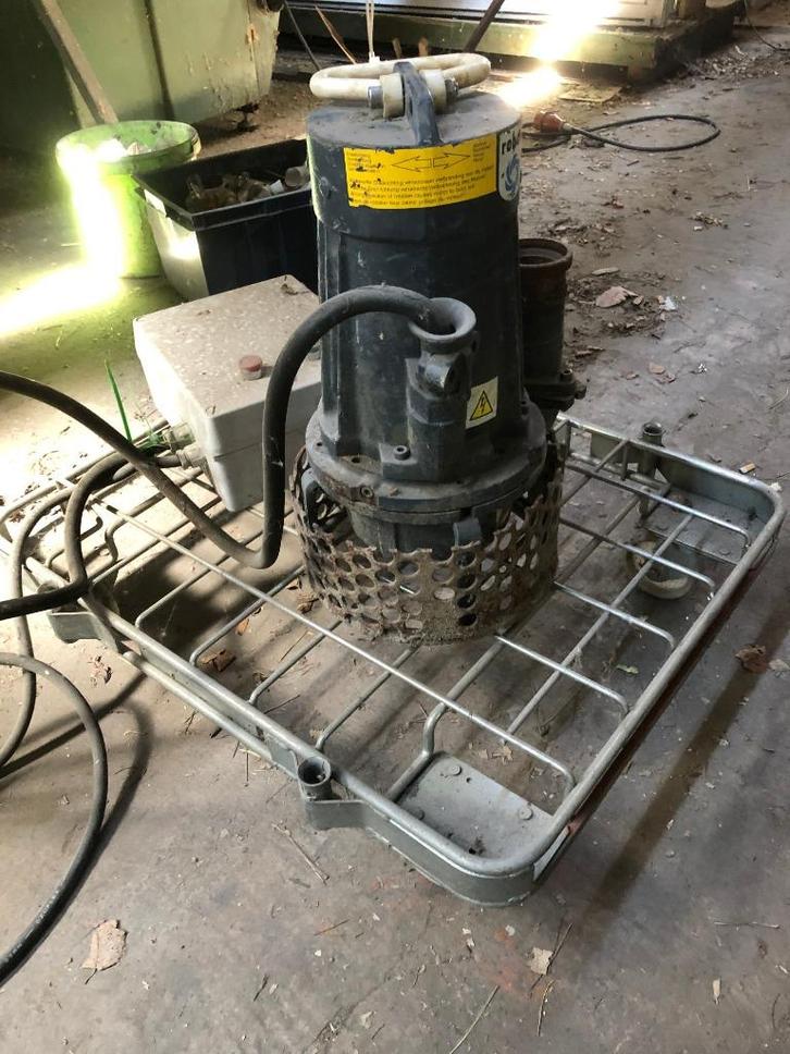 groot debietpomp ,ROBOT 47kg twee traps(20meter), Tuin en Terras, Waterpompen, Zo goed als nieuw, Elektrisch, Dompelpomp, Ophalen