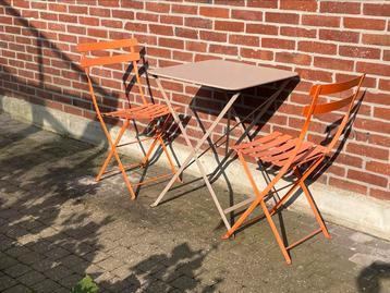 Fermob bistro set: tafel 59 x 59 en 2 stoelen 