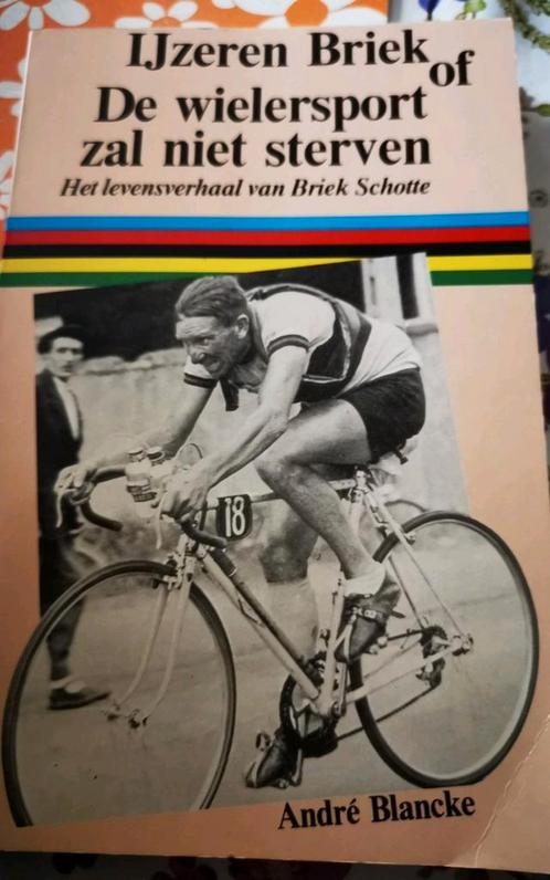 Ijzeren briek, levensverhaal van briek Schotte, Boeken, Sportboeken, Gelezen, Lopen en Fietsen, Ophalen of Verzenden