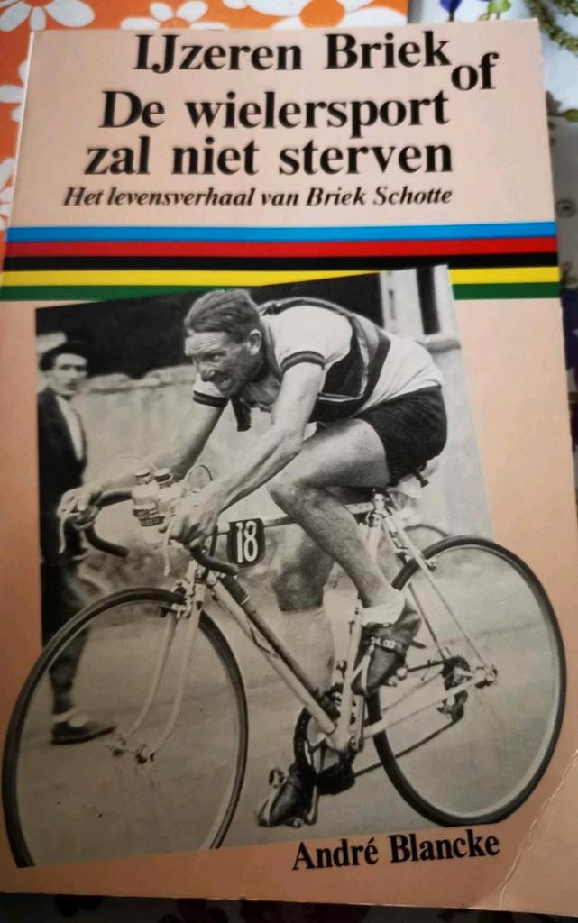 Ijzeren briek, levensverhaal van briek Schotte, Boeken, Sportboeken, Gelezen, Lopen en Fietsen, Verzenden