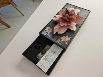 Tomorrowland live cadeaubox inc ketting beschikbaar voor biedingen