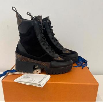 Louis Vuitton Laureate Desert Boots beschikbaar voor biedingen
