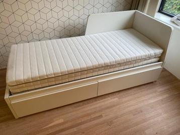 Slaapbed met mogelijkheid tot 2 personen,extra opbergruimte beschikbaar voor biedingen