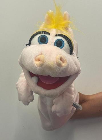 Handpop Babydraak Mascha beschikbaar voor biedingen