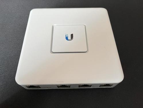 Ubiquiti USG, Computers en Software, Routers en Modems, Zo goed als nieuw, Router, Ophalen