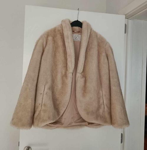 Jas - Fluffy - Crème - Bruine tint - Small - Dames - €80, Kleding | Dames, Jassen | Winter, Zo goed als nieuw, Maat 36 (S), Wit