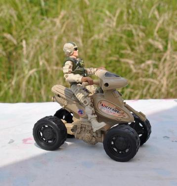moto militaire en plastique justic hero + 1 personnage  beschikbaar voor biedingen