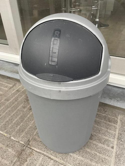 grote vuilnisbak grijs ALS NIEUW, Huis en Inrichting, Woonaccessoires | Prullenbakken, Zo goed als nieuw, Kunststof, 75 cm of meer
