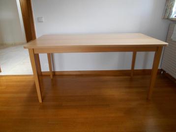 Table en bois de 160cm/85 cm hauteur 77 comme neuve.